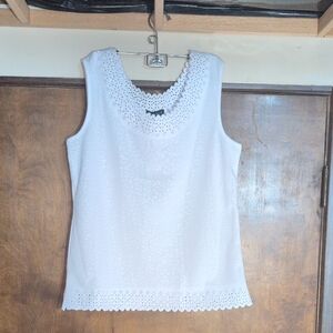 Chances R Elegant White Sleeveless Top Size Medium